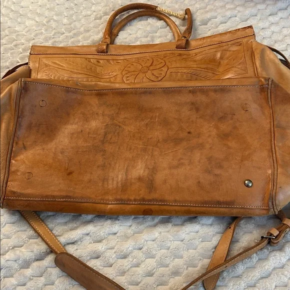 Vintage hand-tooled leather luggage - Picture 9 of 12